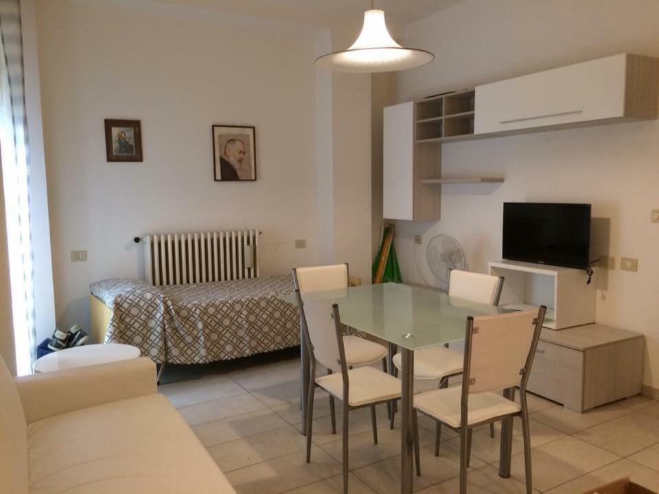 Bed and Breakfast New Prophet Cattolica Exteriér fotografie